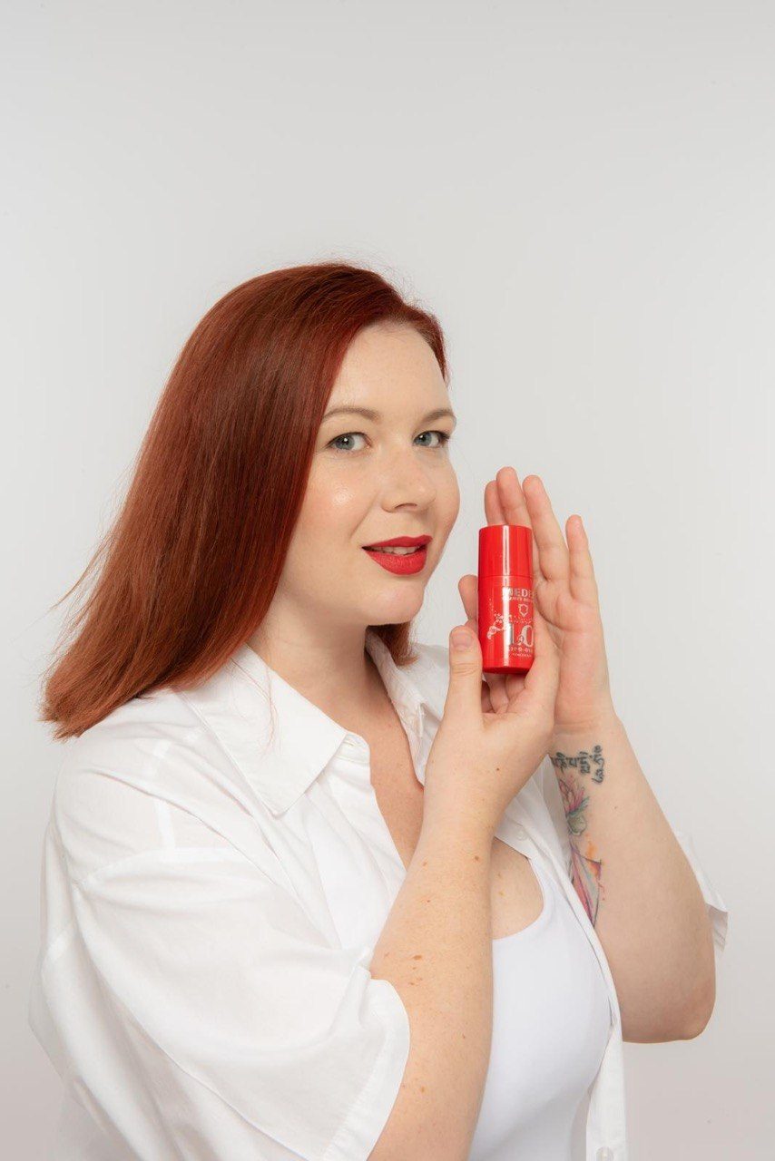 Gezichtsbehandeling in de behandelkamer van RA Beauty 8